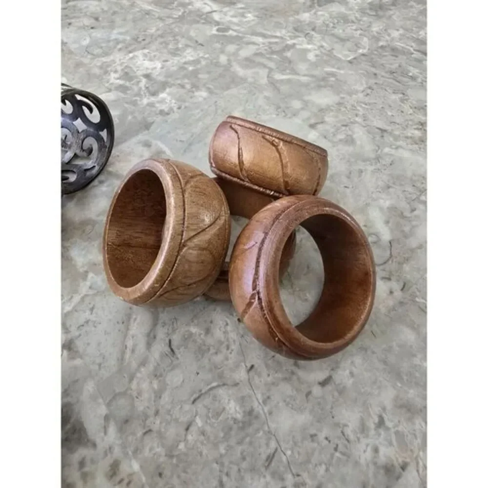 Napkin Rings 4‎ Different Styles 4 In Each Set